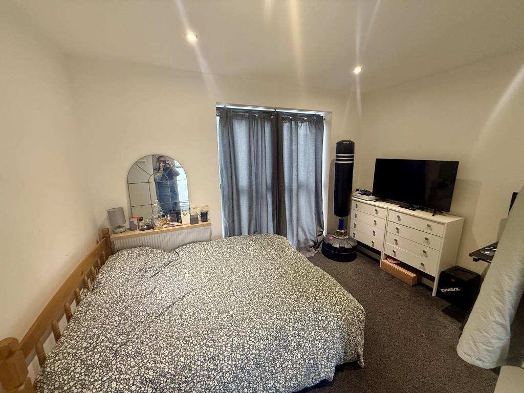 Lot: 57 - WELL PRESENTED THREE-BEDROOM HOUSE FOR INVESTMENT - Bedroom two